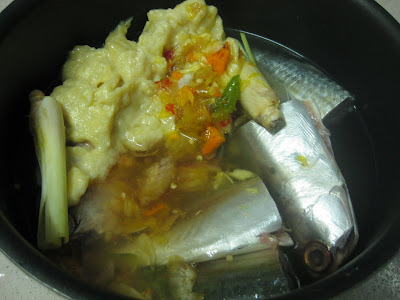RESEPI NENNIE KHUZAIFAH: Gulai tempoyak ikan kembung