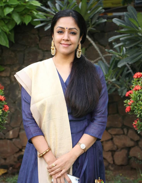 Tamil actor Surya wife Jyothika pics