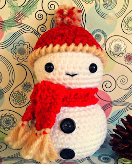 http://auria-amigurumis.blogspot.com.es/2013/12/muneco-de-nieve-ya-esta-aqui-la-navidad.html