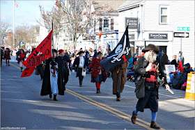 Piratas en el Desfile de Acción de Gracias de Plymouth