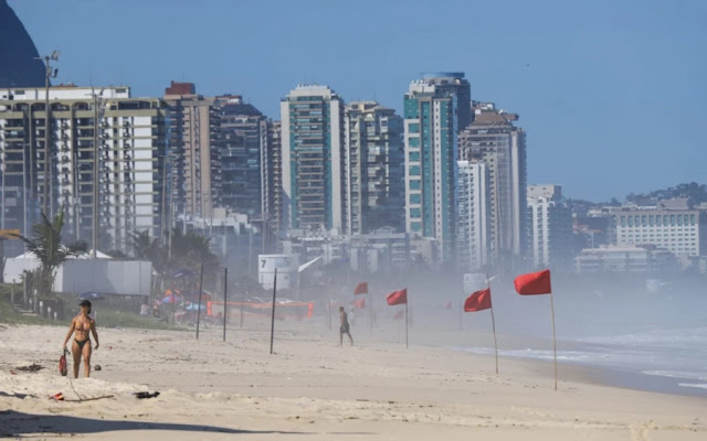 Bombeiros iniciam terceiro dia de buscas por homem desaparecido na Praia da Barra