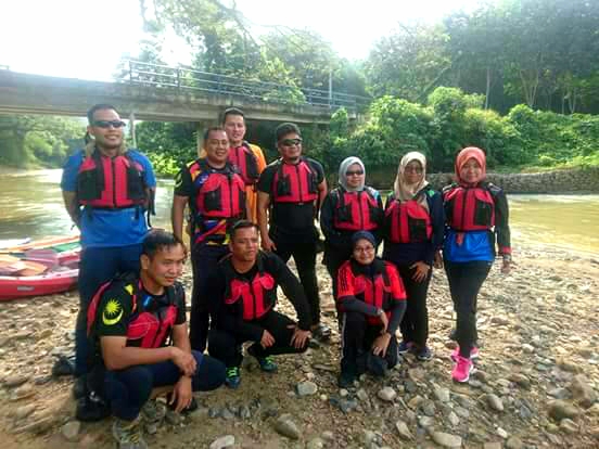 Kayak di sungai berdekatan Gunung Baling, Kedah.