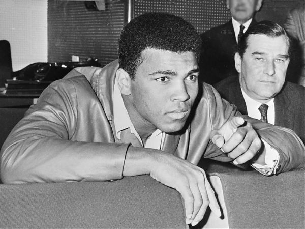 Lutto nel mondo del pugilato: addio a Muhammad Ali