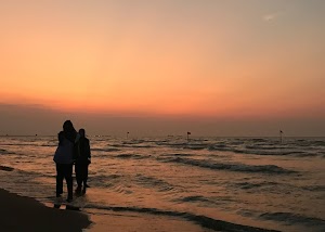 Mengunjungi Pantai Tirang, Spot Terbaik Hunting Sunset di Semarang