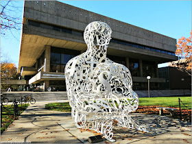 "El Alquimista" de Jaume Plensa en el MIT de Cambridge 