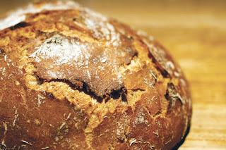 faire son pain maison au jus de pommes, noix, farine de seigle et blé