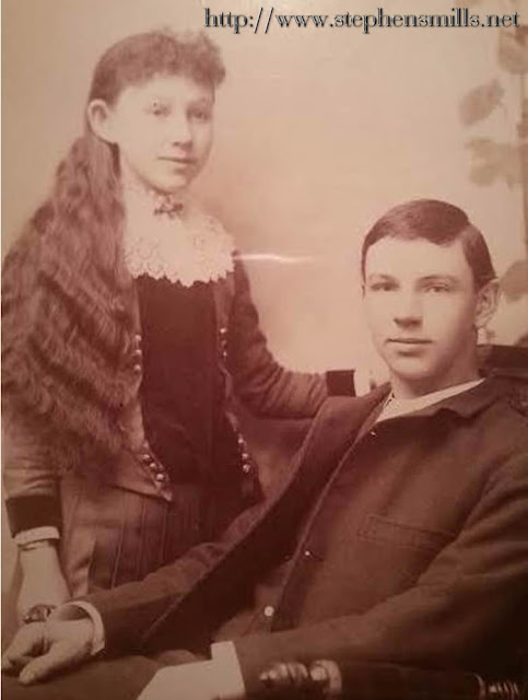 Left - Sister -  Wealthy Mable Cox   Born 3/28/1876 - Died 12/21/1947 - Right - Brother Oscar Noyes Cox