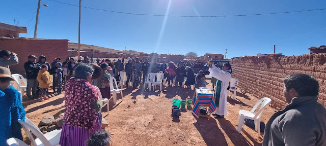 Feier der Eucharistie in Pampa Colorada, Potosí - Bolivien