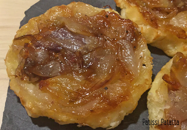 recette de Tatin d’oignons, tartelettes Tatin aux oignons, oignons nouveaux, Tatin aux oignons, tartelettes aux oignons, entrée facile à cuisiner, végétarien, Tatin végétarien,