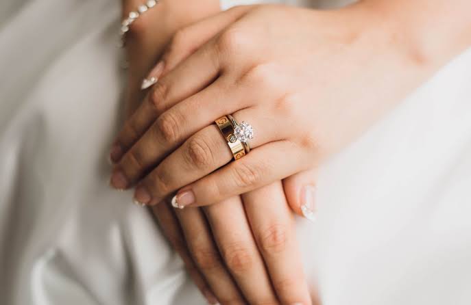 WHAT TO DO WITH HER ENGAGEMENT RING AFTER THE WEDDING?