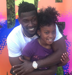 Antanyiah Brown with her dad Antonio