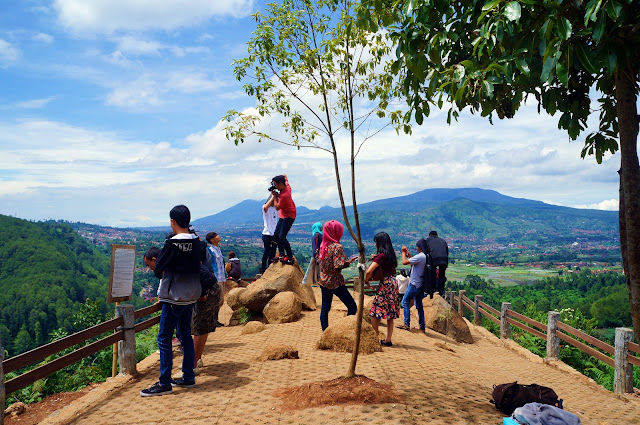 Berfoto foto di tebing keraton