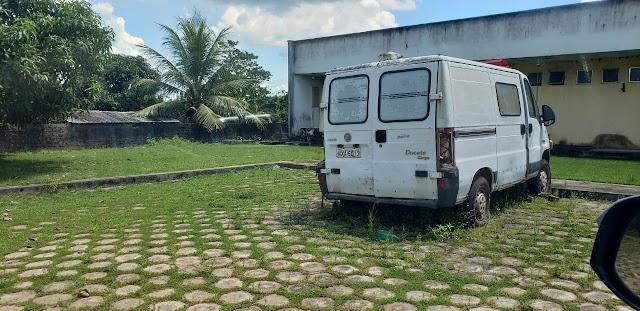 Em Palmeirândia: Ambulância esta “Largada as Traças” no patio do hospital municipal 