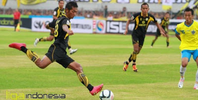 Barito Putra vs Gresik United = 1-0 , Alot !