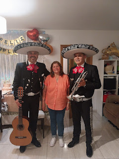 Mariachi con Sandra la del cumpleaños en Palau-Solità i Plegamans