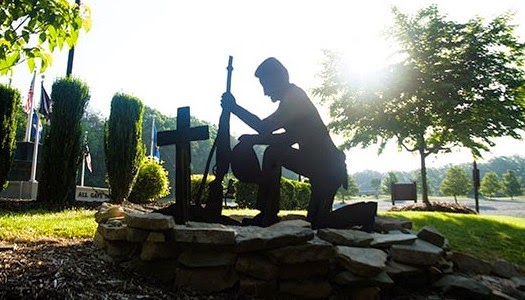 Estatua de soldado orando será retirada por solicitud de ateos
