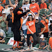 Los Orioles ganan su quinto partido seguido, en la noche en que festejan los 30 años del Camden Yards