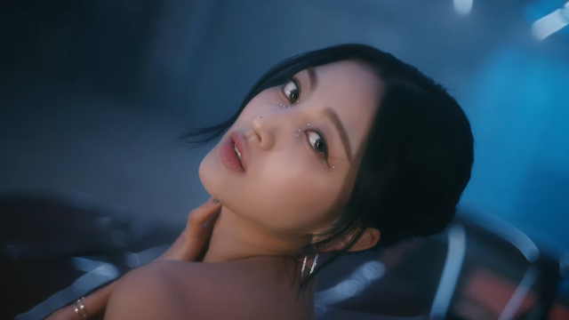 Jihyo - trưởng nhóm TWICE chính thức ra mắt MV solo đầu tiên