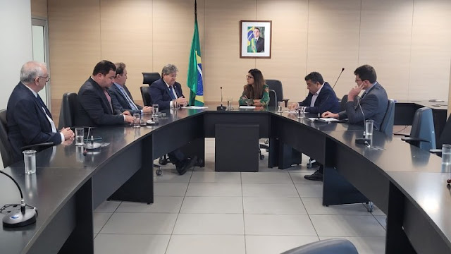 João Azevêdo discute obras do Ramal Piancó e da barragem de Cupissura no Ministério do Desenvolvimento Regional