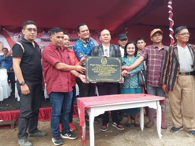 Bupati Taput Resmikan Pasar Rakyat Marhaen di Desa Hutaraja Simanungkalit 