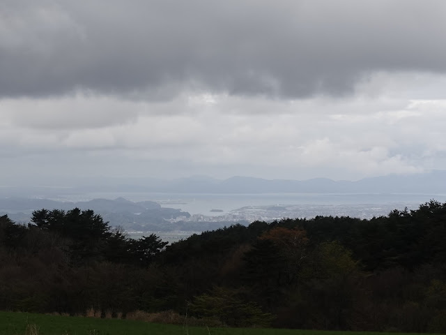 鳥取県西伯郡伯耆町丸山　牧草地　島根半島の眺望