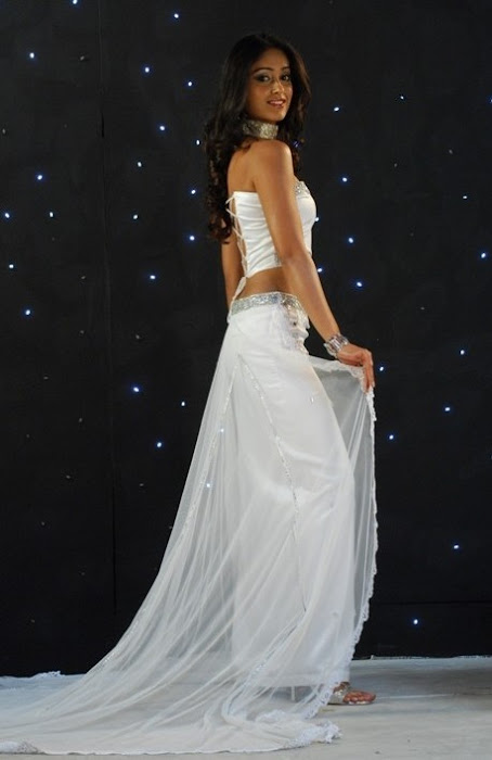 ileana in gorgeous white rwalk actress pics