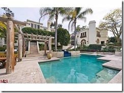 Arnold_Back-Exterior-Pool-574x430