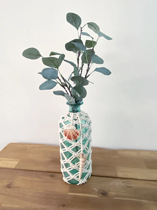macrame vase with shells