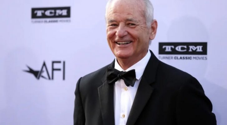 Bill Murray's actions lead to the suspension of filming for his movie "Being Mortal" American actor Bill Morey's actions during the filming of his movie "Being Mortal" caused a halt in filming. A source told Page Six, "He was touching women, not in any sensitive areas, but he was putting an arm around a woman, touching her hair, pulling her ponytail - but always in a comical way." It appears that this is not the first time that the 71-year-old actor has caused trouble. Ben Dreyfus, son of actor Richard Dreyfus, claimed that in 1991, during the filming of the movie What about Bob, Morey created a problem, because he wanted an extra day off, and the producer refused this matter, so Morey took off her glasses from her face, and when Richard Dreyfus complained about his behavior, he threw an ashtray at him. .