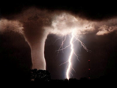 Foto de Tormenta y Tornado
