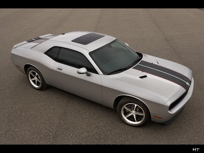 Exterior paint colors and dual-stripe combinations on the Dodge Challenger 