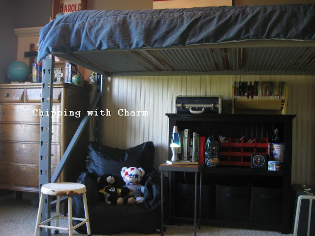Chipping with Charm:  Pallet racks to Lofted Bed...http://www.chippingwithcharm.blogspot.com/