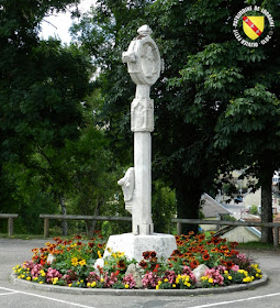 CHATENOIS (88) - Croix-calvaire du vieux cimetière (XVe siècle)