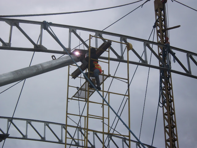 full welding of the truss to pylon connection