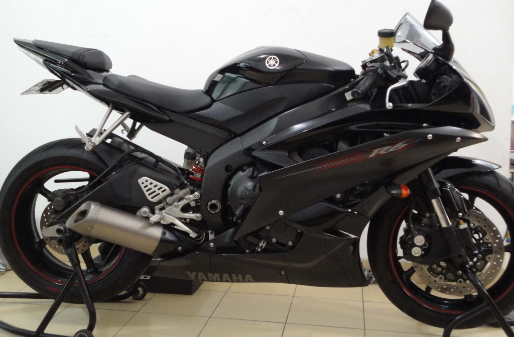 2006 Yamaha YZFR6 Street Motorcycle (For Sale) Classic