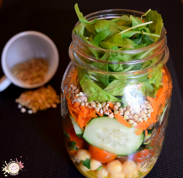 Ensaladas en una jarra