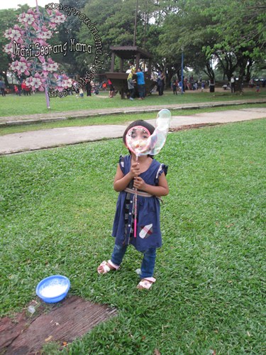 Main Buih Sabun di Taman Tasik Shah Alam