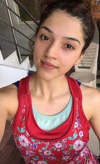 Mehreen Pirzada with Cute Smile Latest Selfie