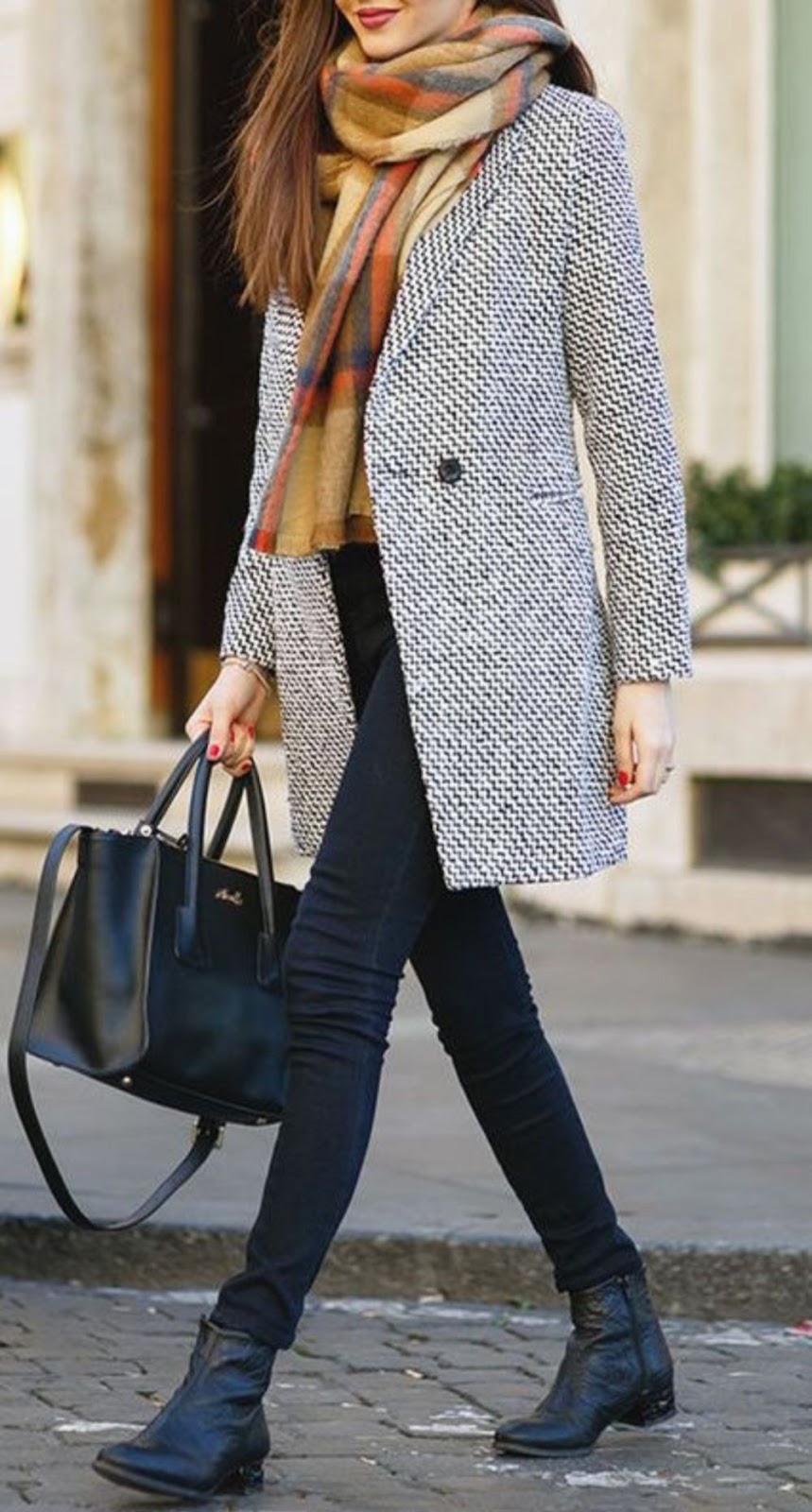 trendy winter outfit idea / black skinnies + bag + coat + scarf + boots