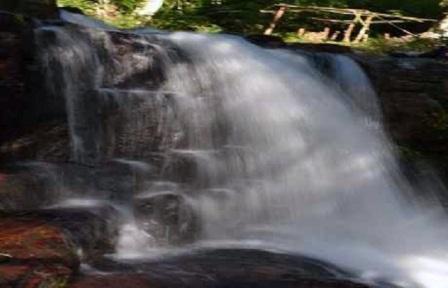 Semakin di gali semakin banyak di temukan obyek wisata yang ada di Kabupaten Bengkayang Air Terjun Riam Palayo Tempat Wisata Alam di Bengkayang Kalimantan Barat