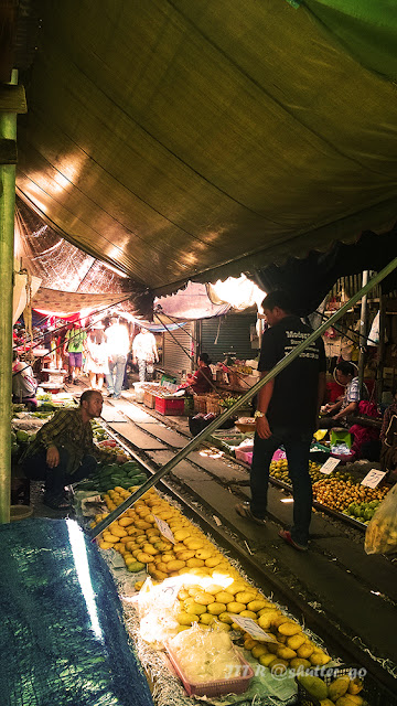 ตลาดรบหุบจังหวัดสมุทรสงคราม