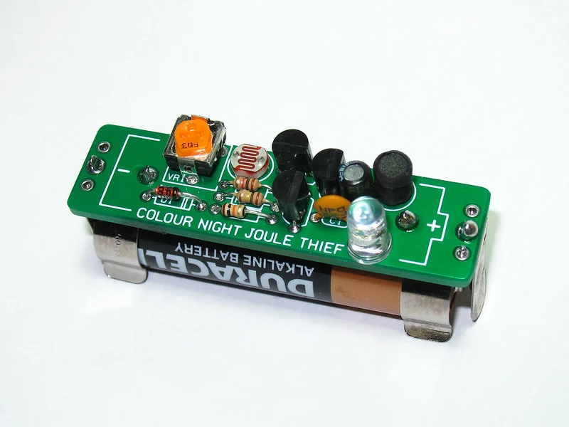كيف تصنع دائرة لص الطاقة (Joule thief) خطوة بخطوة