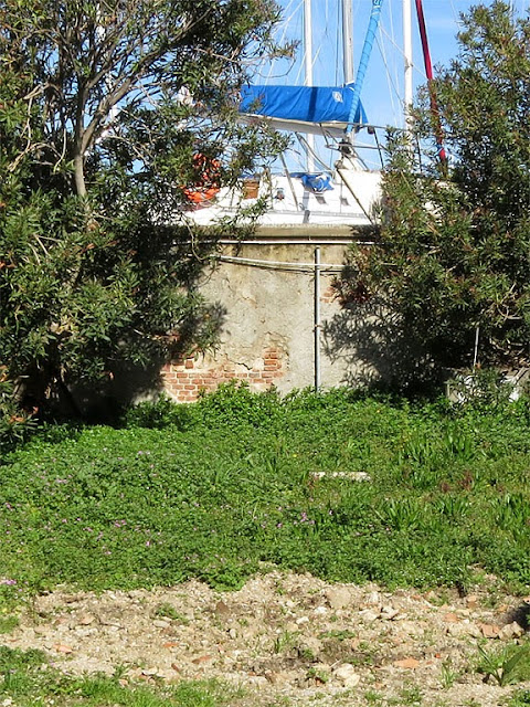 Location of the monument to the Navy crews of the lighthouses, port of Livorno