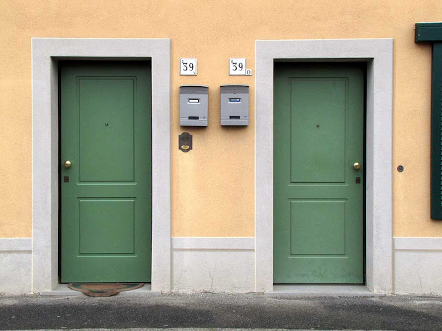 Twin doors, scali della Dogana d'Acqua, Livorno