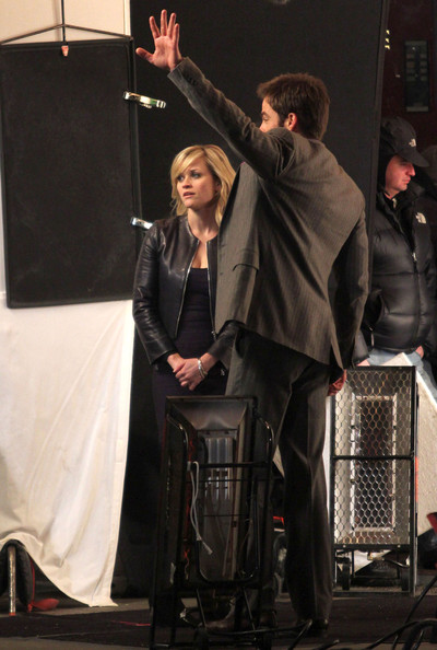 Reese Witherspoon and Chris Pine film a kissing scene for This Means War on 