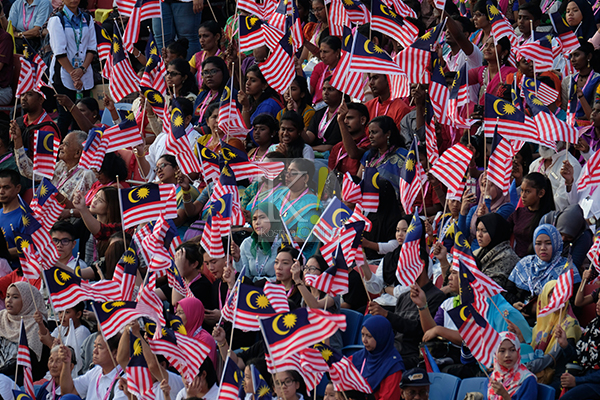 Jumlah penduduk Malaysia kini cecah 32.2 juta