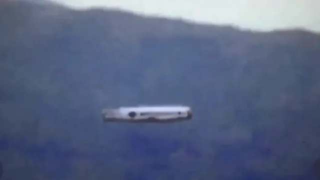 Probably the most clearest UFO sighting from any time in the last 50 years.