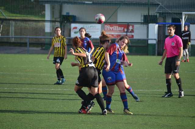 Partido en La Siebe del equipo femenino del Barakaldo Club de Fútbol