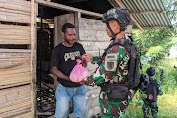 Satgas Pamtas Yonif 623/BWU Berbagi Kemanusiaan Meski Dekat Purna Tugas