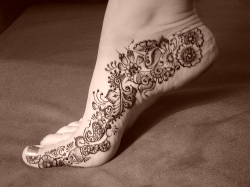 Simple Mehndi Designs For Feet